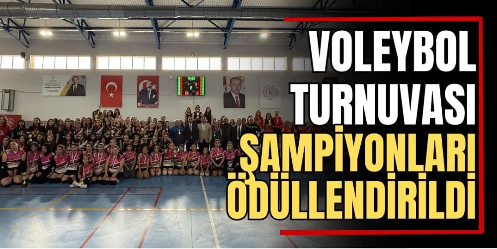 Voleybol Turnuvası Şampiyonaları Ödüllendirildi