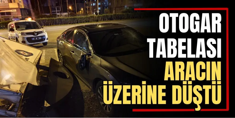 Otogar Tabelası Aracın Üzerine Düştü  